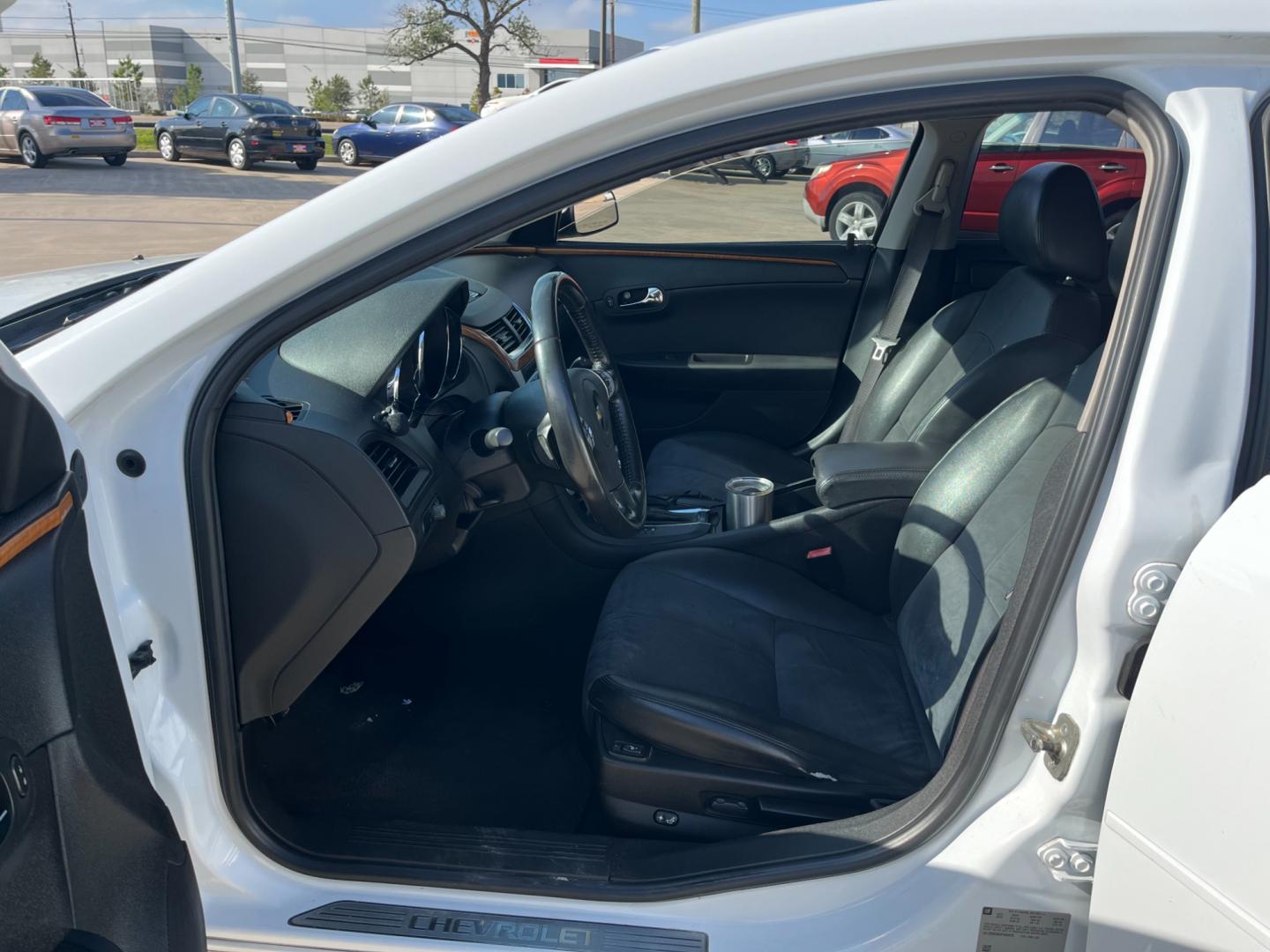 2010 white /black Chevrolet Malibu 2LT (1G1ZD5E09AF) with an 2.4L L4 DOHC 16V engine, 6-Speed Automatic transmission, located at 14700 Tomball Parkway 249, Houston, TX, 77086, (281) 444-2200, 29.928619, -95.504074 - Photo#8